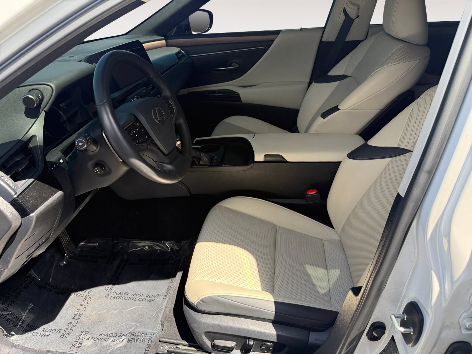 Used 2025 White Pearl Lexus 300h image 10