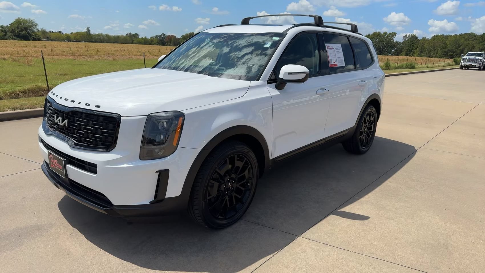 Used 2022 Glacial White Pearl Kia EX image 4
