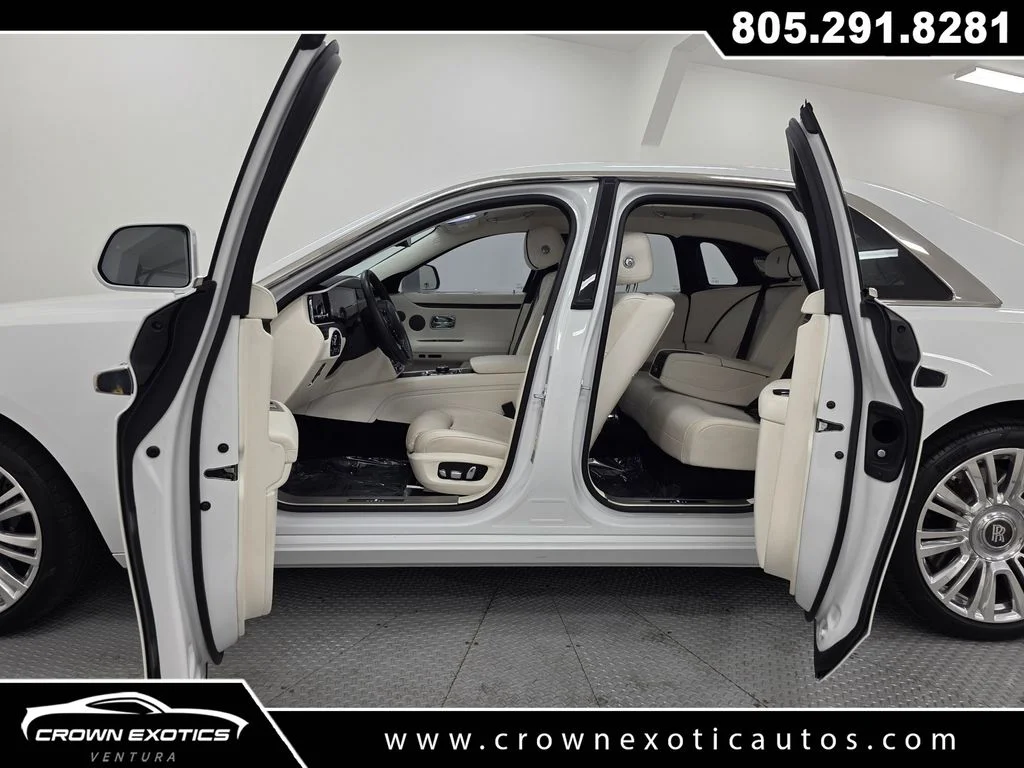 Used 2021  Rolls-Royce Base image 13