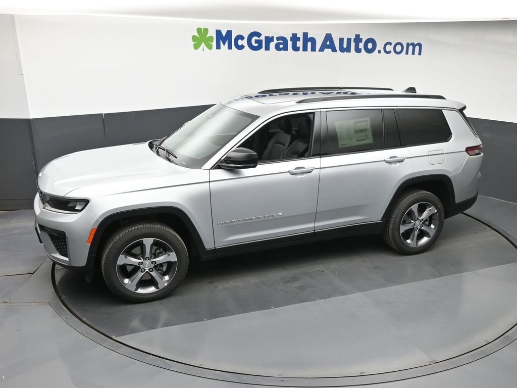 New 2026 Silver Zynith Exterior Paint Jeep Limited image 24