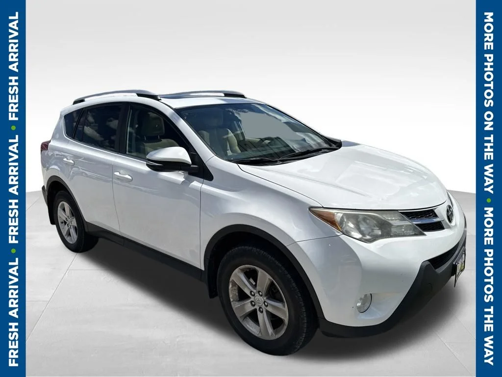 Used 2013 White Toyota XLE image 1
