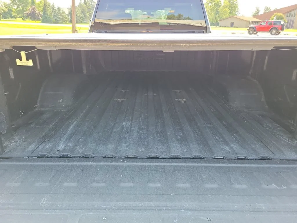 Used 2023 Onyx Black GMC SLE image 26