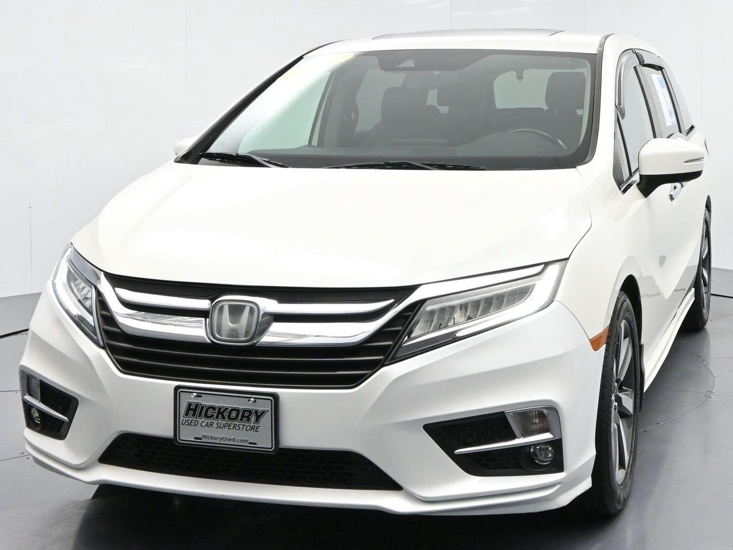 Used 2019 White Diamond Pearl Honda Touring image 3