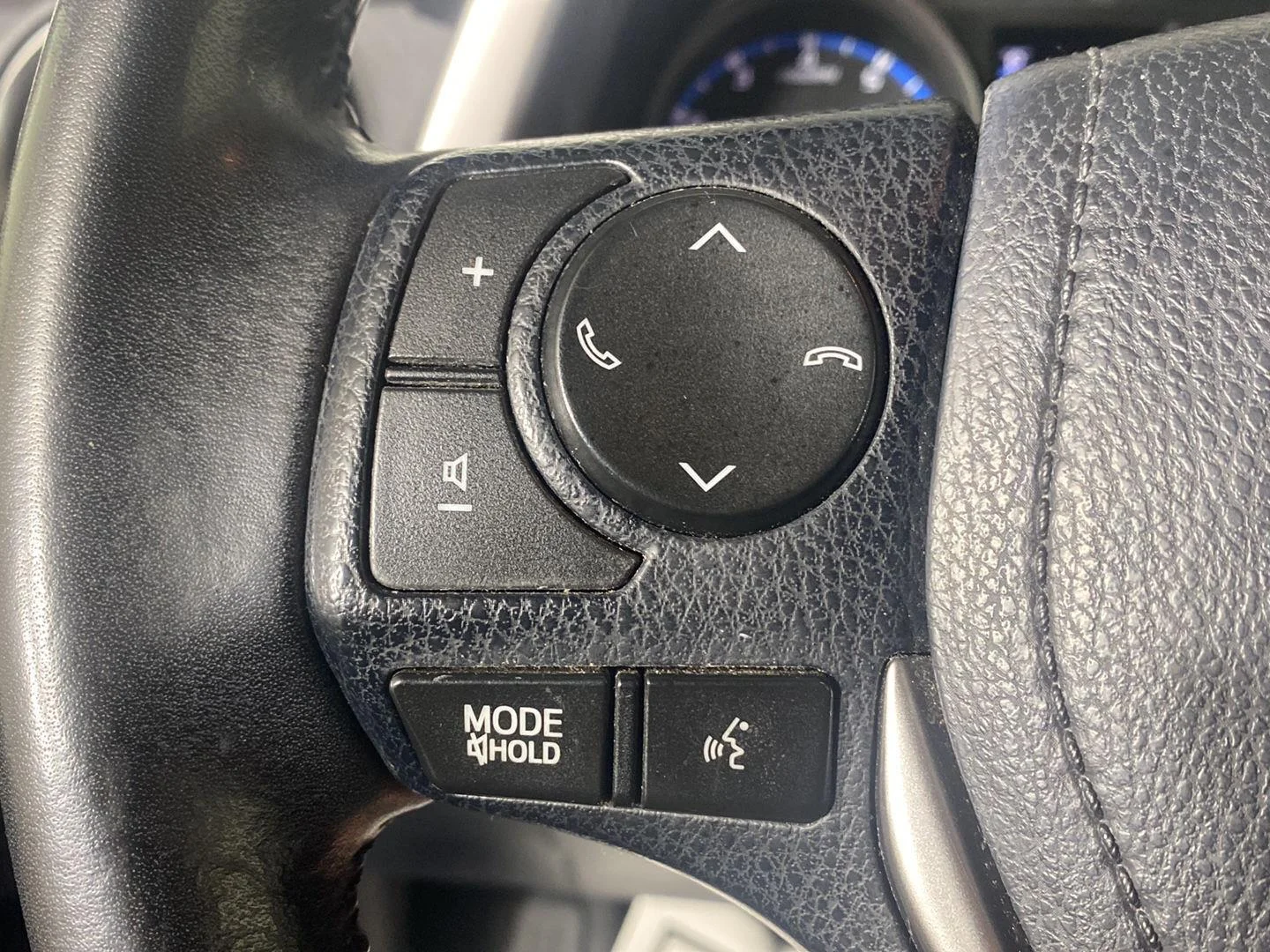 Used 2018 Galactic Aqua Mica Toyota XLE image 21