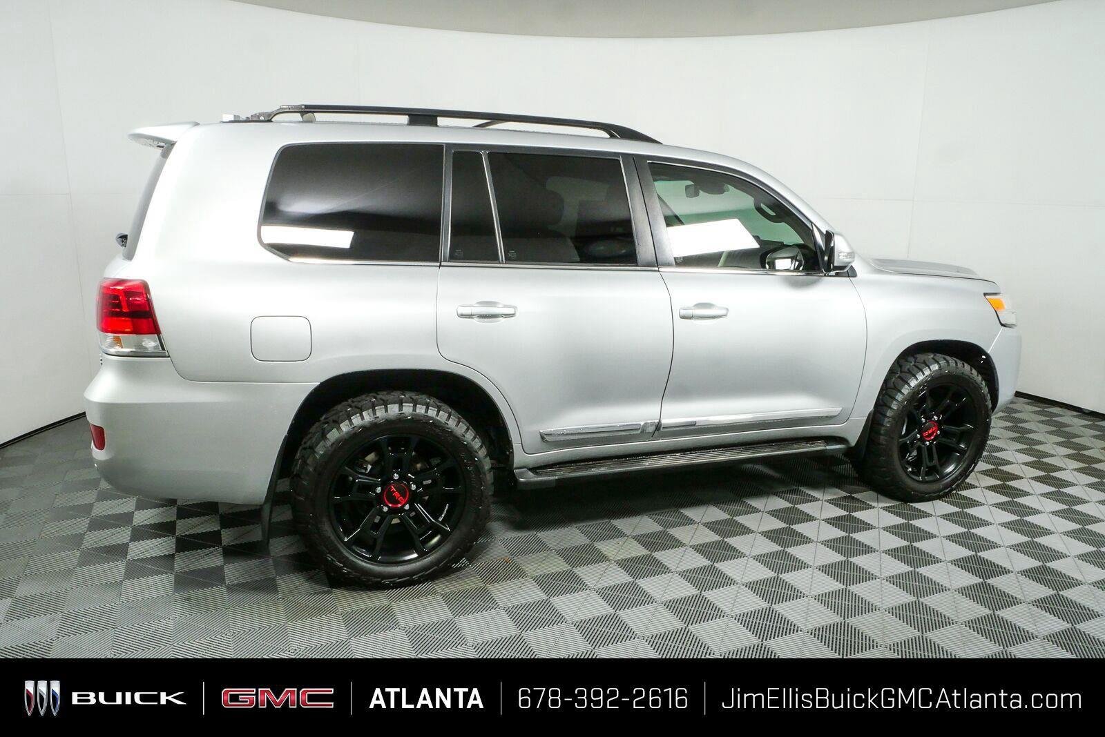 Used 2017 Classic Silver Metallic Toyota Base image 2