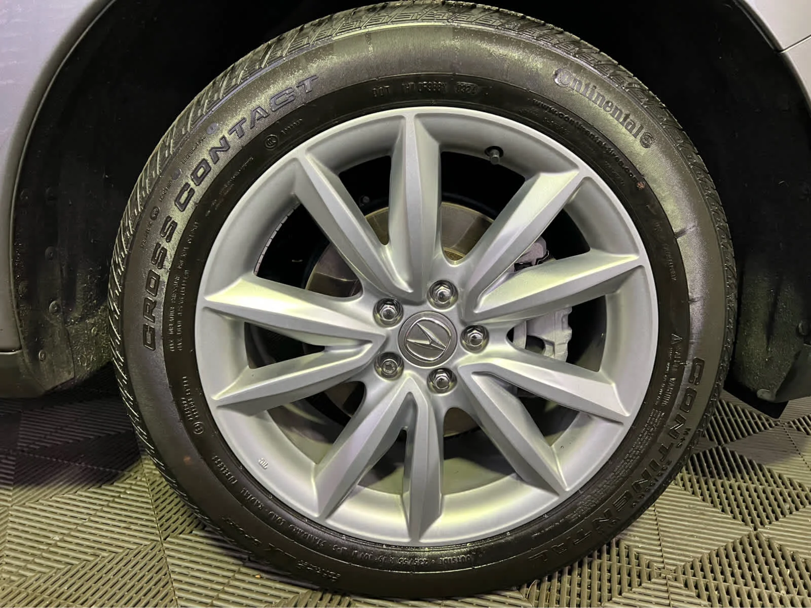 Certified Used 2024 Liquid Carbon Metallic Acura  image 9