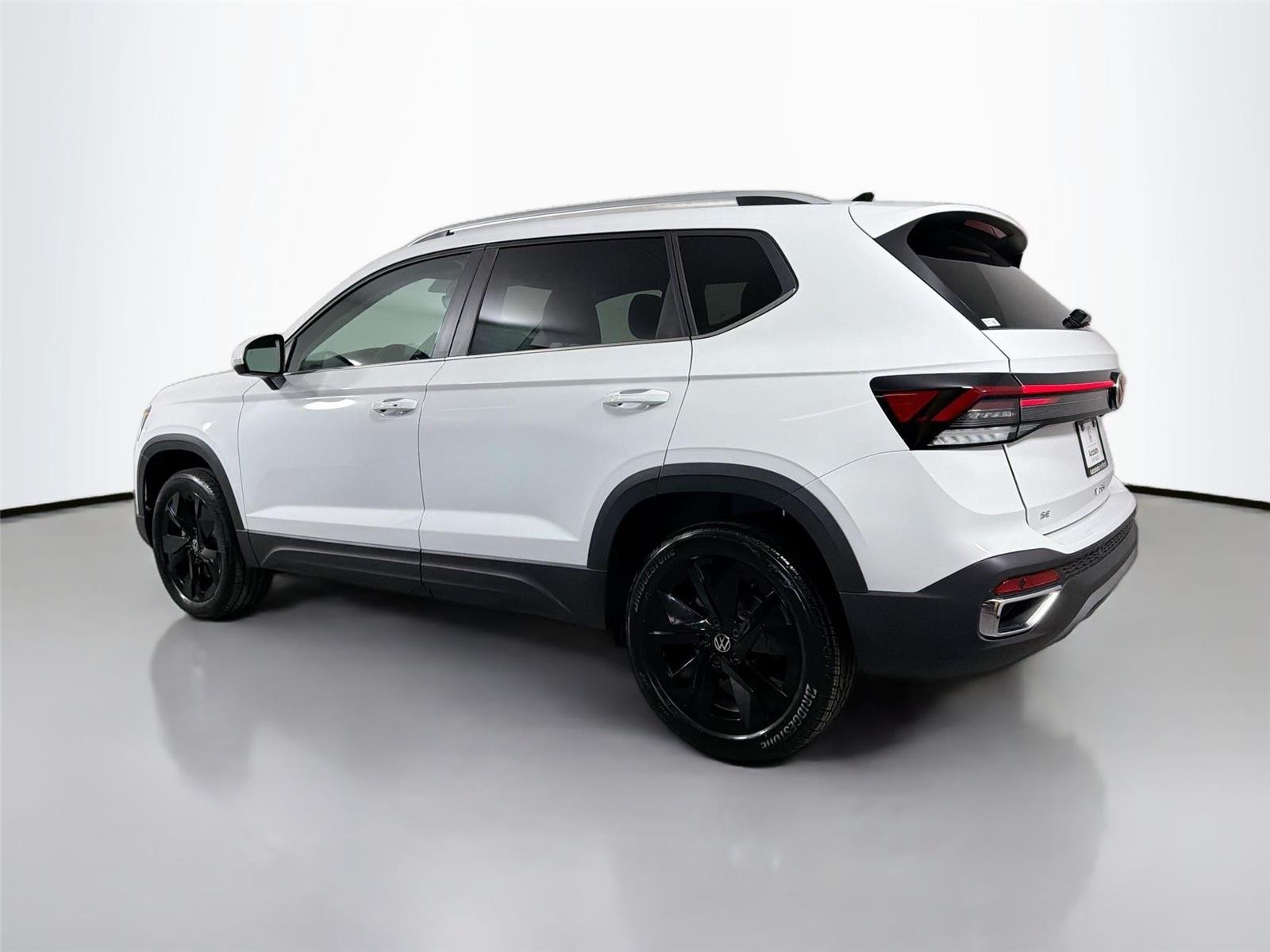 New 2026 Pure White Volkswagen SE image 7