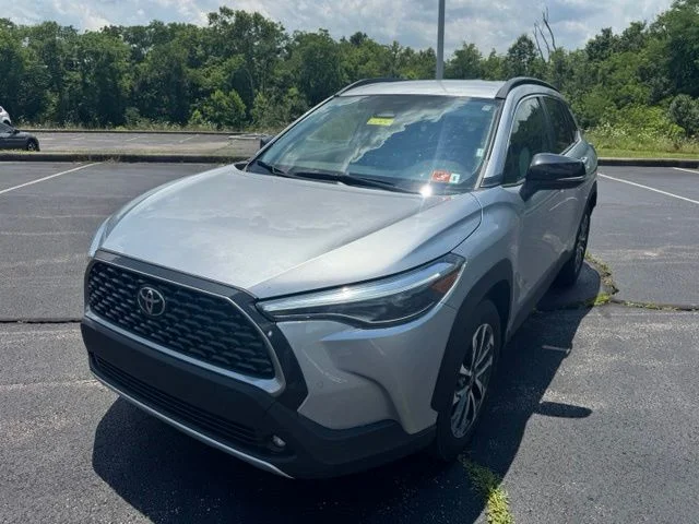 Used 2025 Silver Toyota XLE image 7