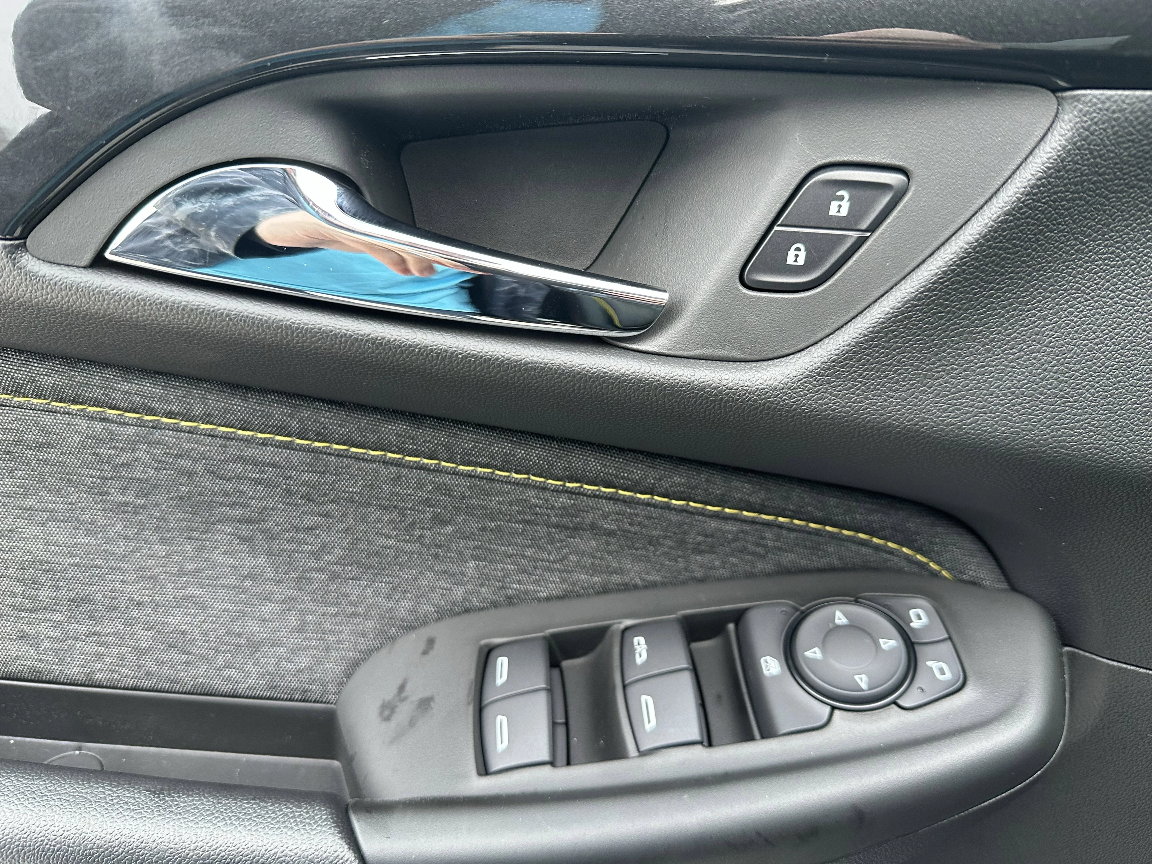 New 2026 Mosaic Black Metallic Chevrolet ACTIV image 9