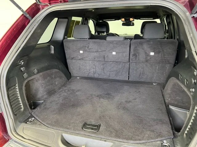 Used 2016 Red Jeep Laredo image 38