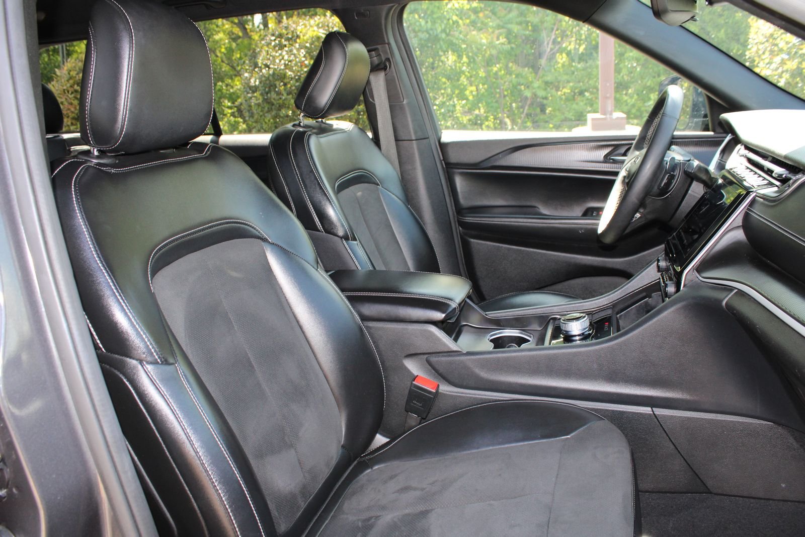 Used 2024 Gray Jeep Altitude image 29