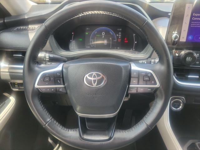 Certified Used 2024 WIND CHILL PEARL Toyota  image 18