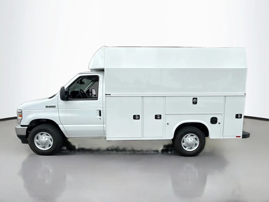 New 2026 Oxford White Ford E-350 SRW image 4