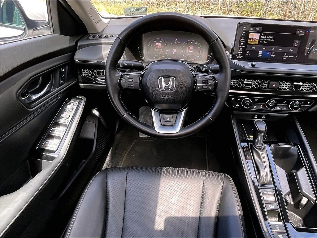 Used 2025 White Honda Touring image 17