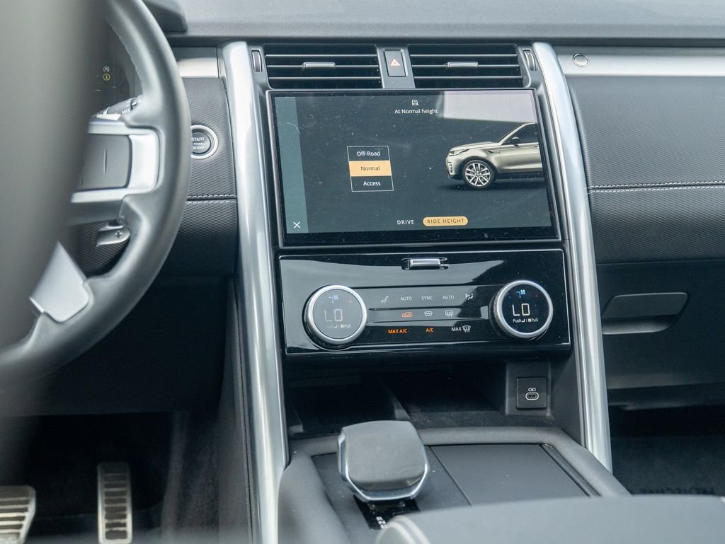 Used 2024 Gray Land Rover Dynamic SE image 21