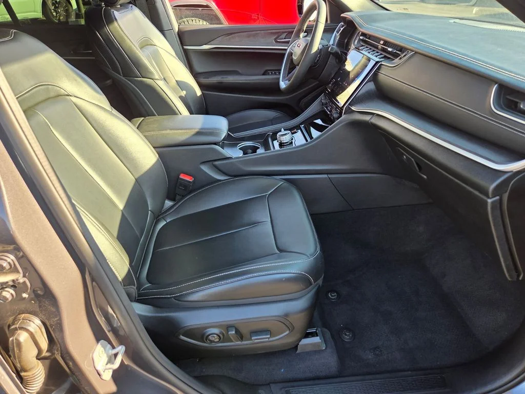 Used 2025 Gray Jeep Limited image 20