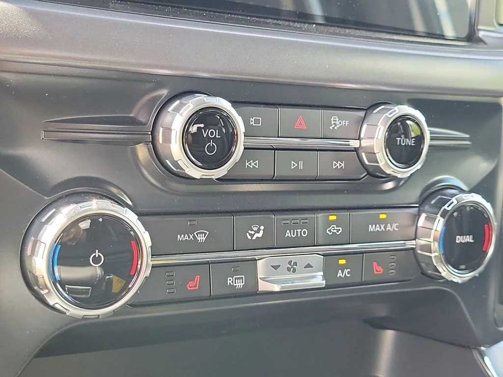 New 2026 Oxford White Ford XLT image 28