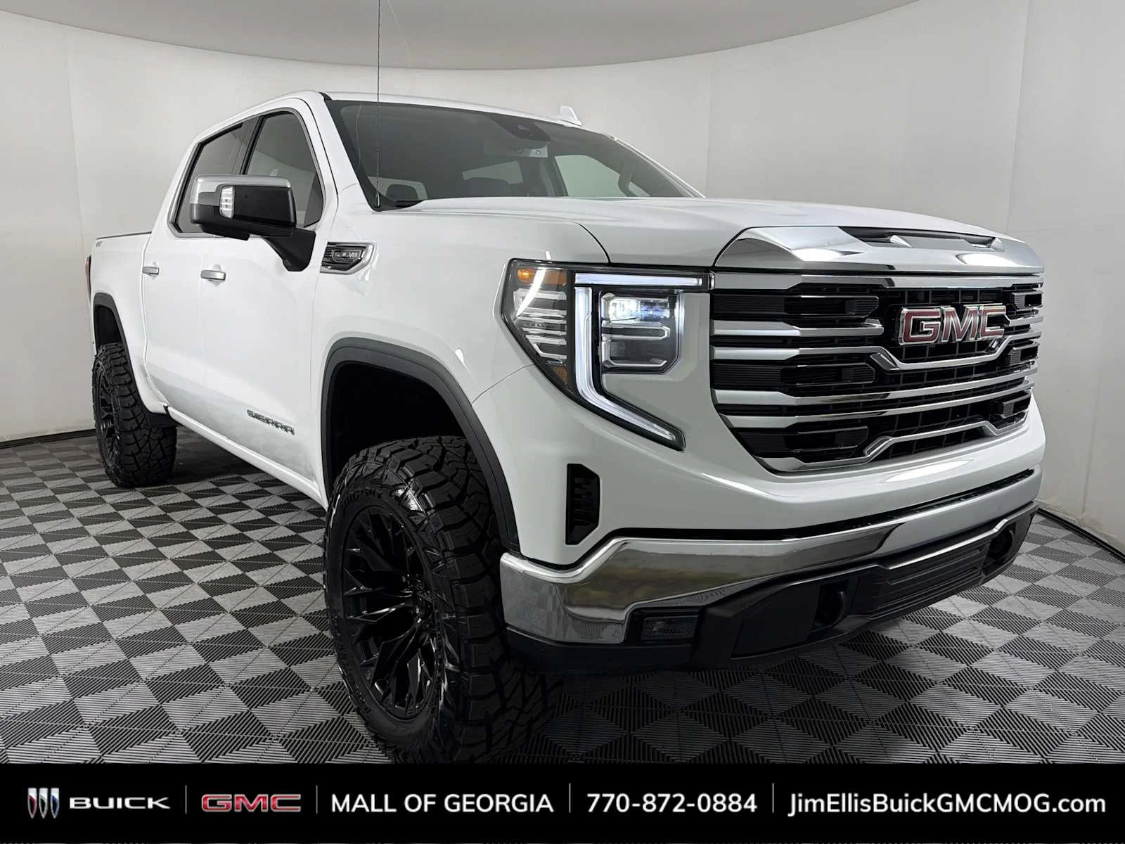 2025 GMC Sierra 4WD Crew Cab Short Box SLT's photo