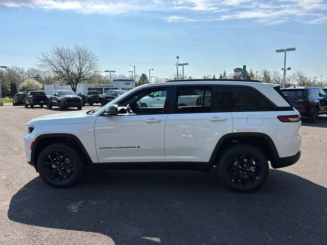 New 2026 Bright White Clear-Coat Exterior Paint Jeep Altitude image 3