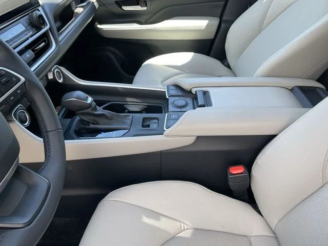 Used 2026 White Toyota XLE image 20