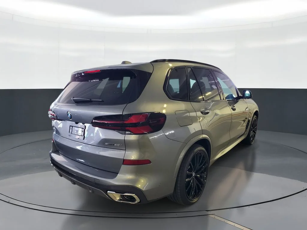 Used 2026 Skyscraper Grey Metallic BMW sDrive40i image 3