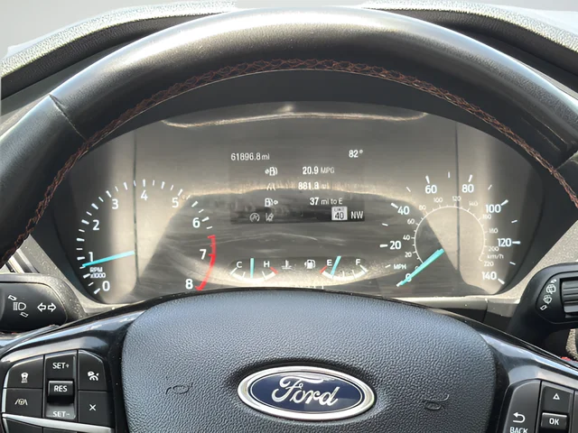 Used 2022 Red Ford SEL image 21