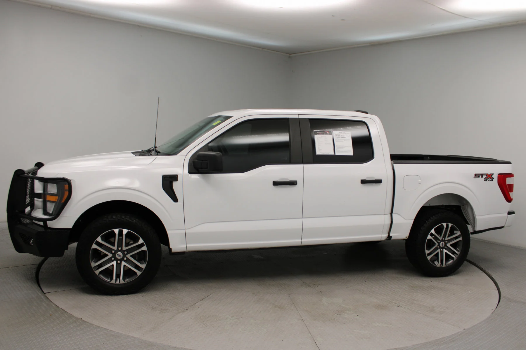 Used 2023 OXFORD WHITE Ford xl 4WD SUPERCREW 5.5