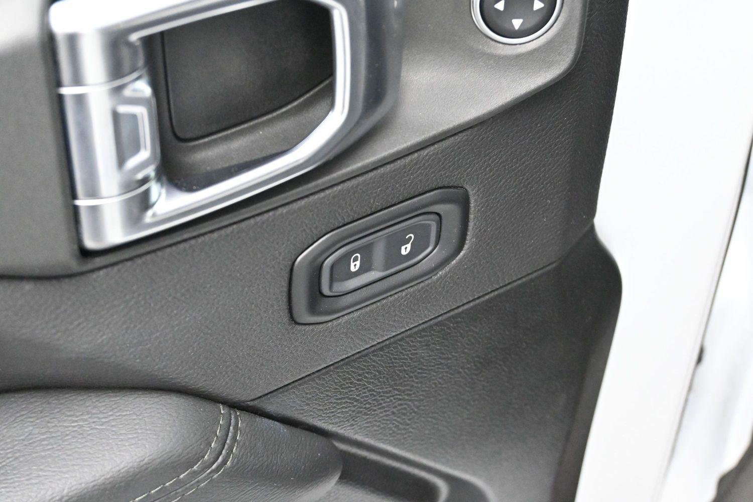 Used 2023 White Jeep Sahara Altitude image 11