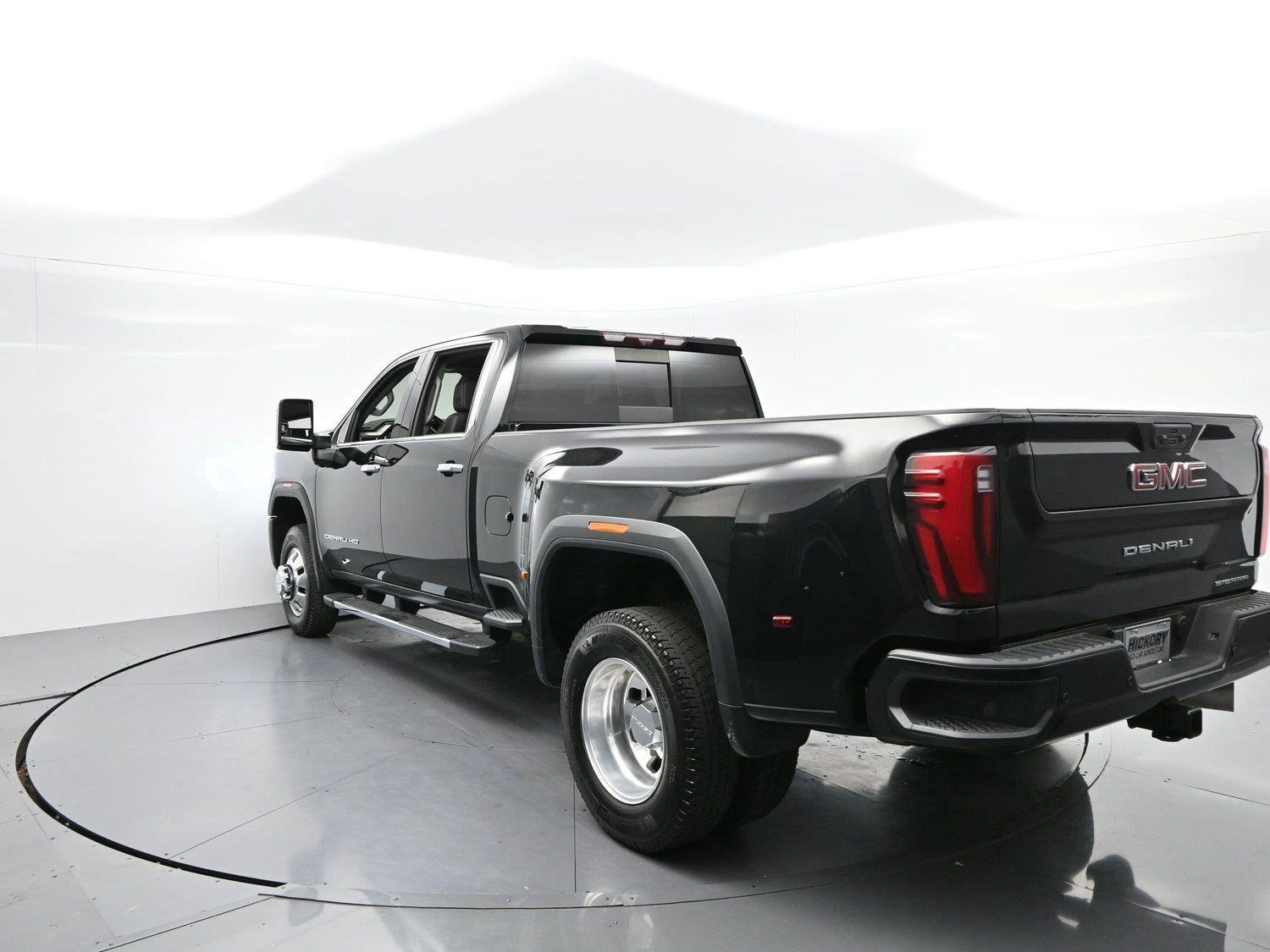Used 2024 Onyx Black GMC Denali image 3