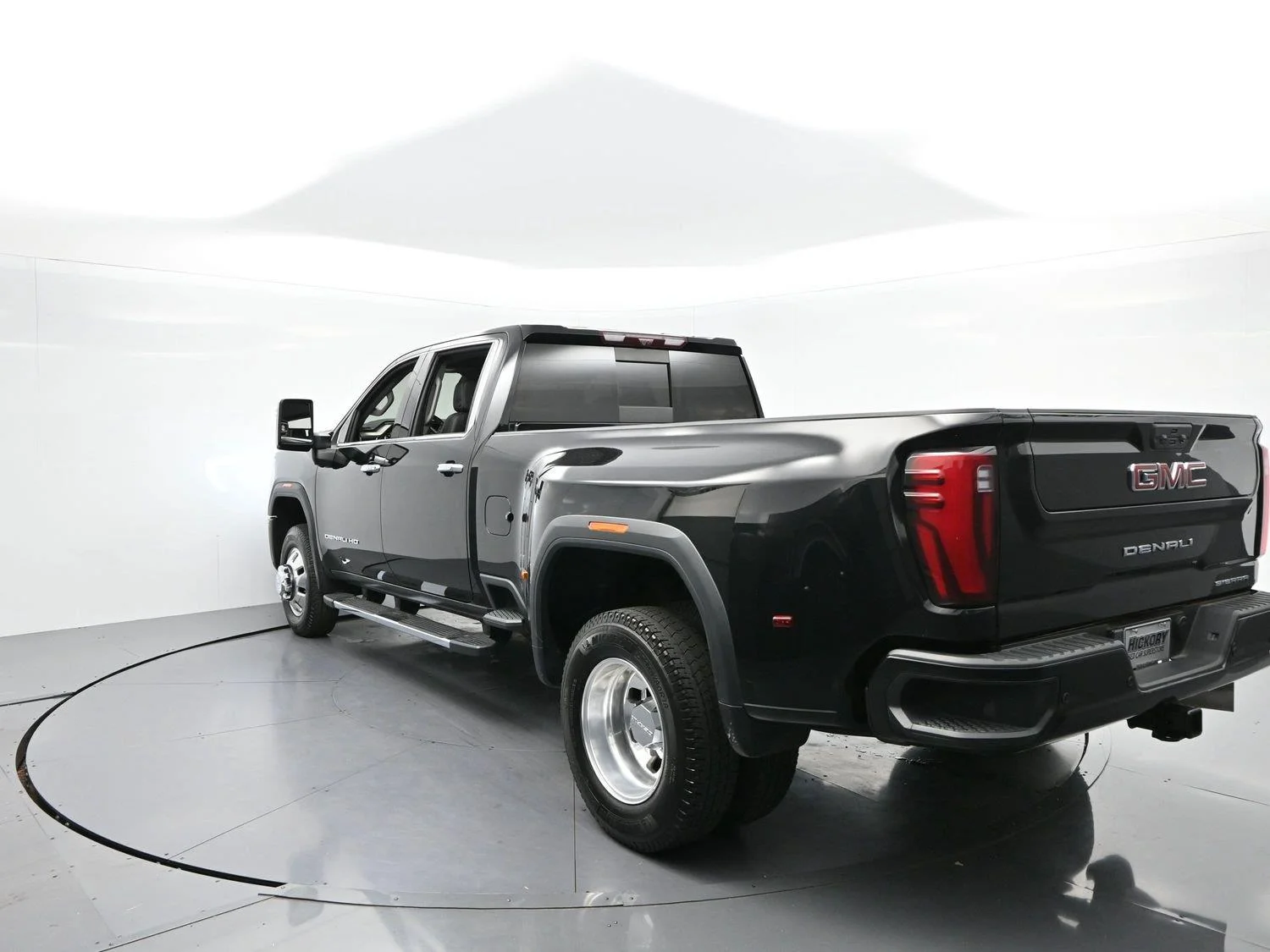Used 2024 Onyx Black GMC Denali image 3