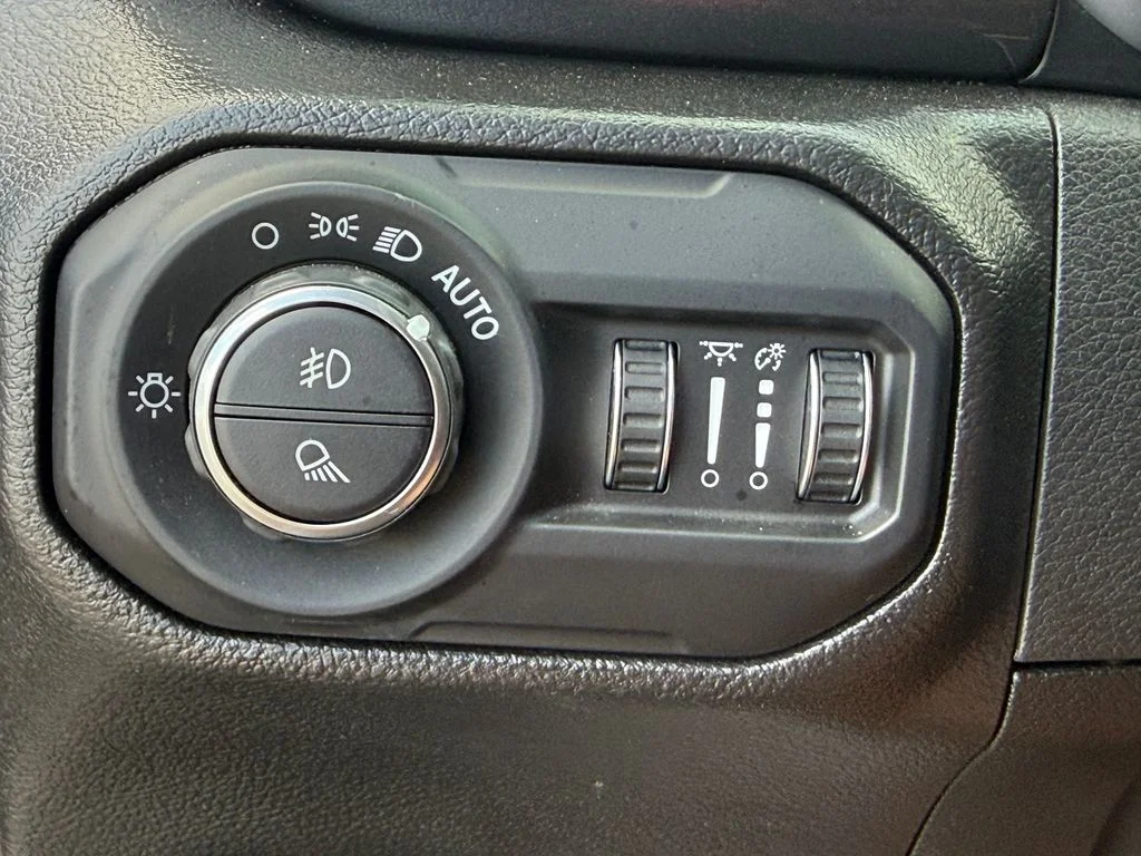 Used 2022 Black Jeep Sport image 19