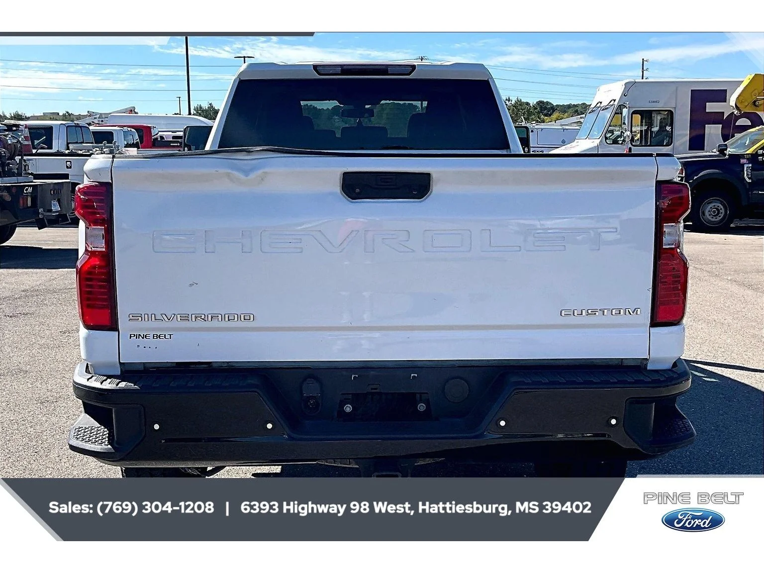 Used 2021 Summit White Chevrolet LT image 4
