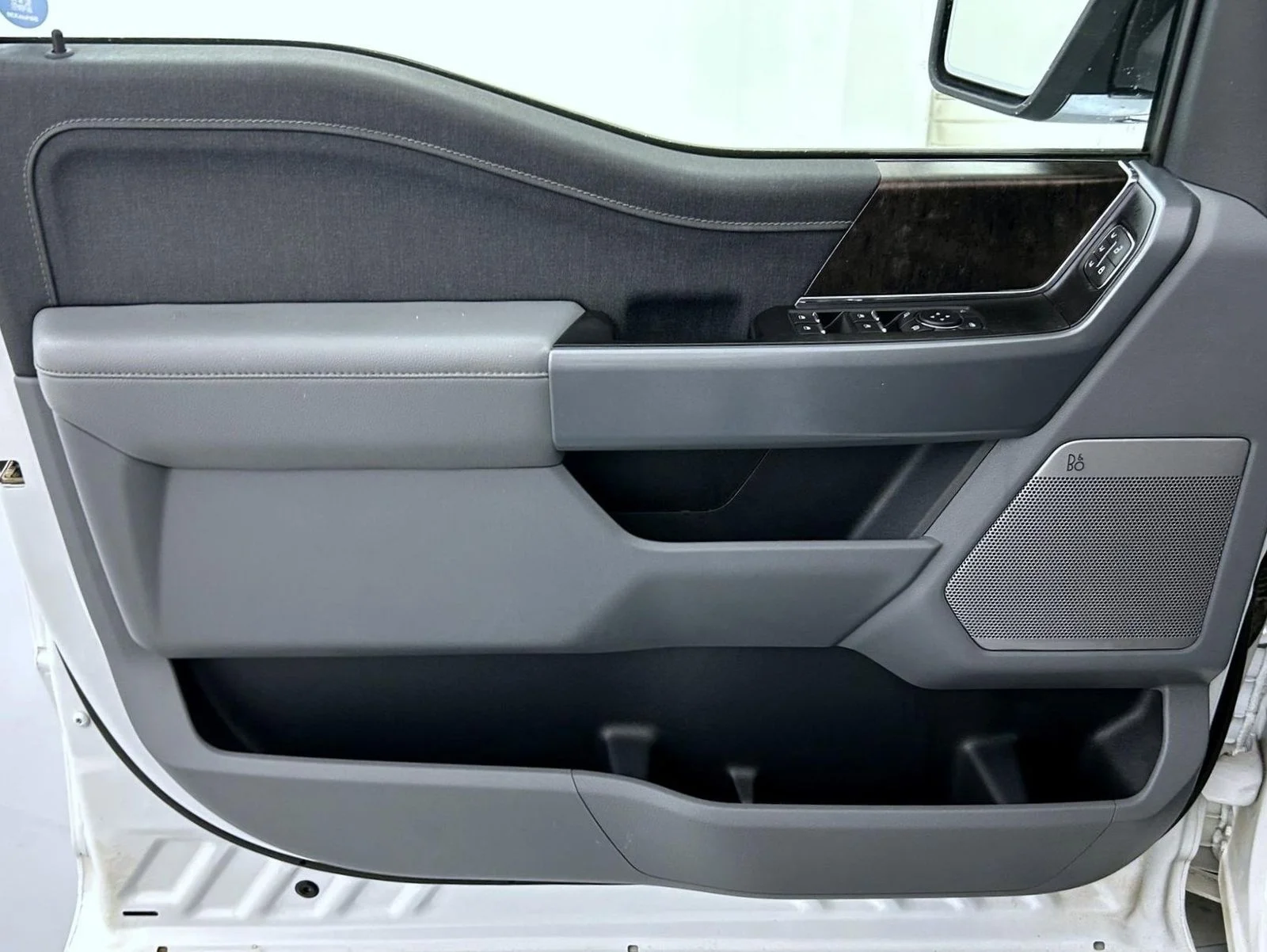 Used 2022 White Ford Lariat image 9