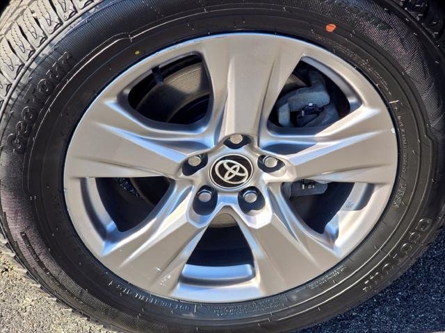 Certified Used 2022 MAGNETIC GRAY MET. Toyota  image 10