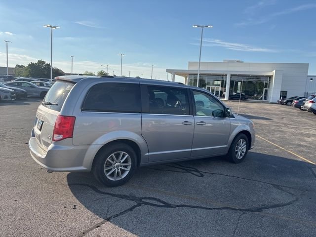 Used 2019 Silver Dodge SXT image 4