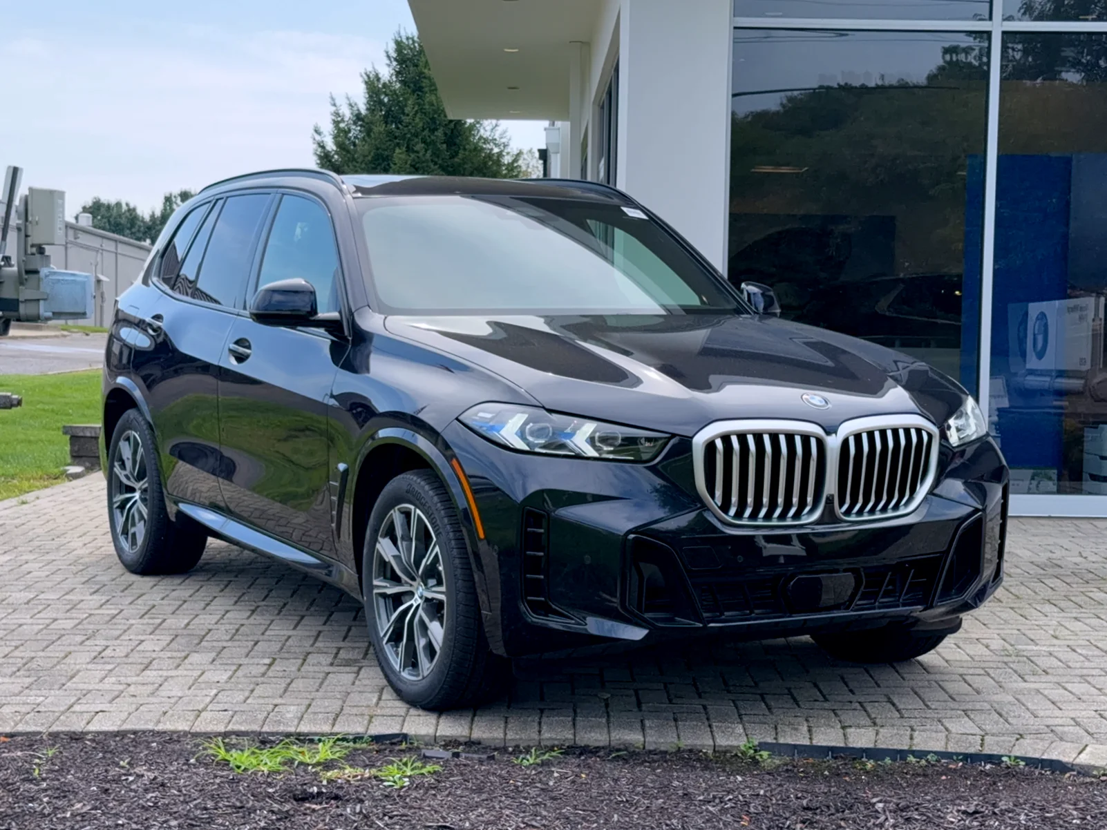 New 2026 Carbon Black Metallic BMW xDrive40i image 1