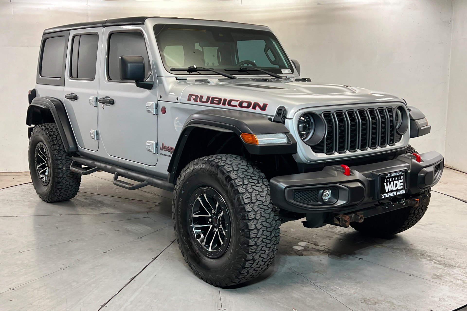 Certified Used 2024 Silver Zynith Clearcoat Jeep Rubicon image 8