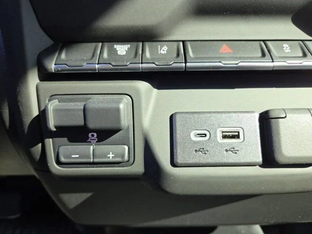 2025 GMC Sierra 3500HD Pro - Photo 10