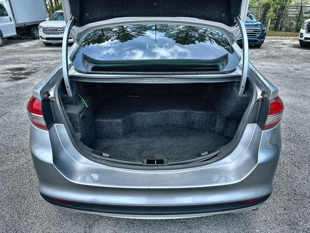 Used 2018 Silver Ford SE image 24