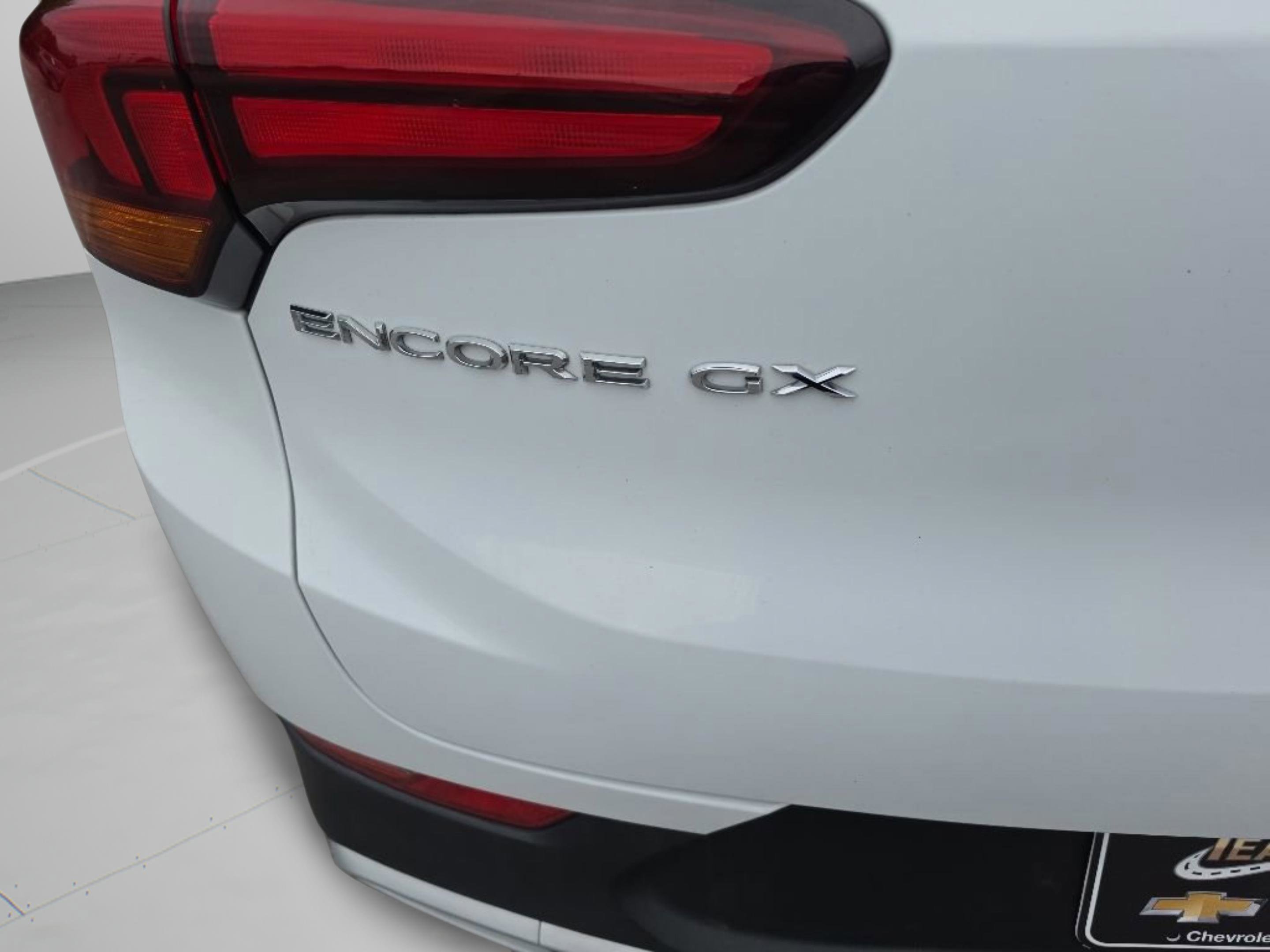 Used 2022 Summit White Buick Select image 9