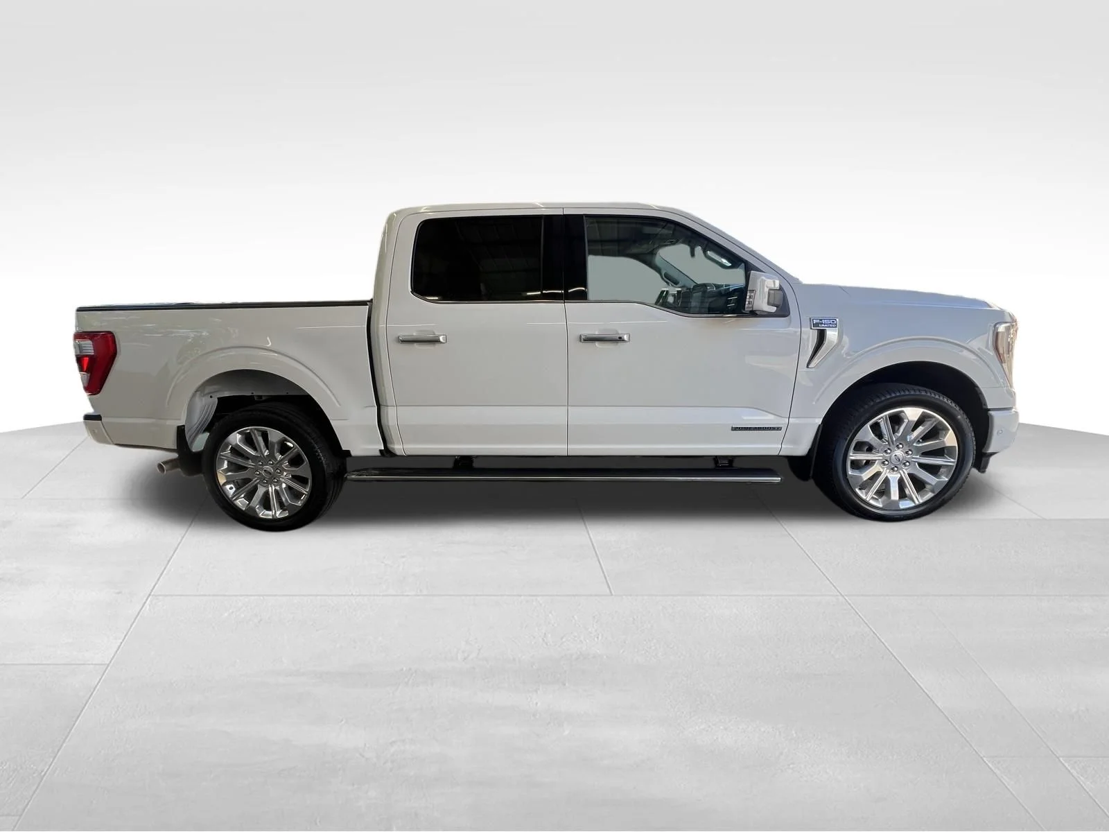 Used 2023 White Ford Limited image 4