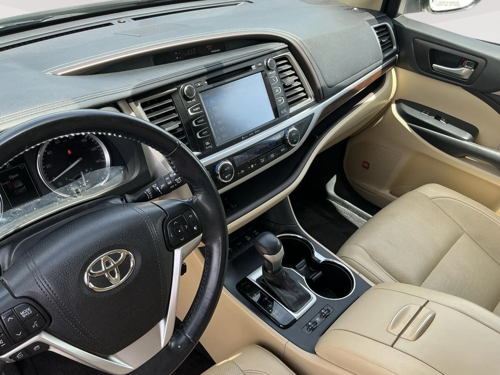 Used 2016 Blizzard Pearl TOYOTA Limited image 14