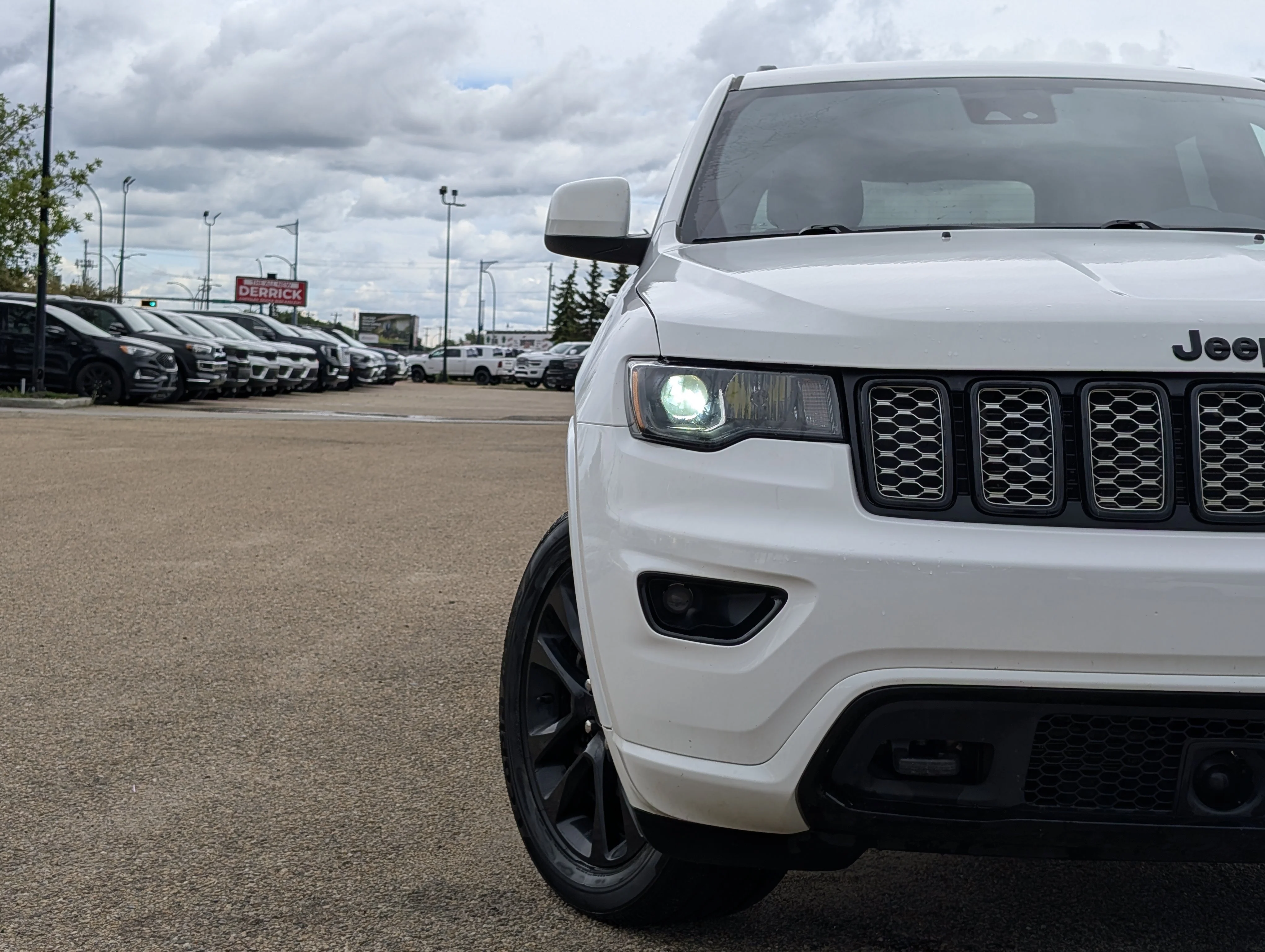 Used 2021 Bright White Jeep Altitude image 11