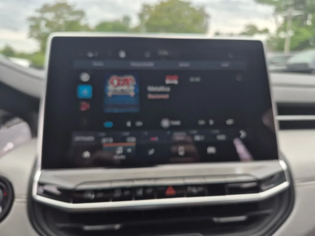 Used 2023 White Jeep Limited image 21