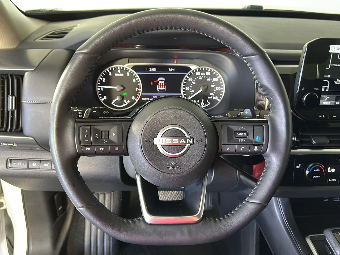 Certified Used 2024 Pearl White Tricoat/Super Black Nissan SL image 21