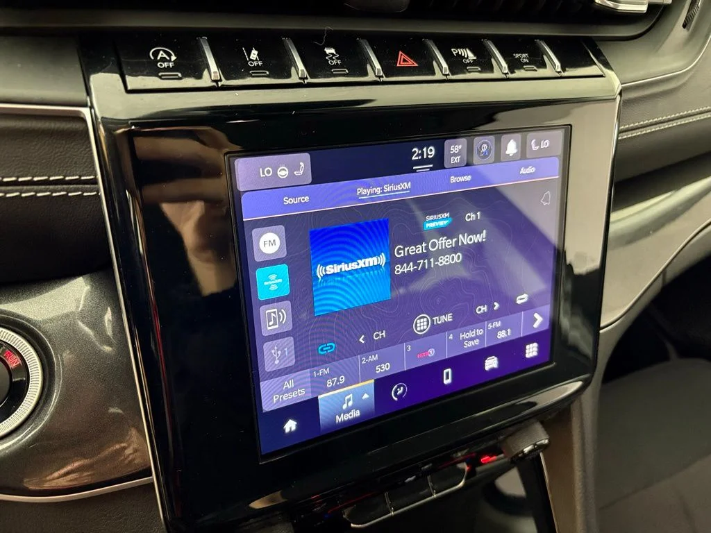 Used 2022 White Jeep Laredo image 26