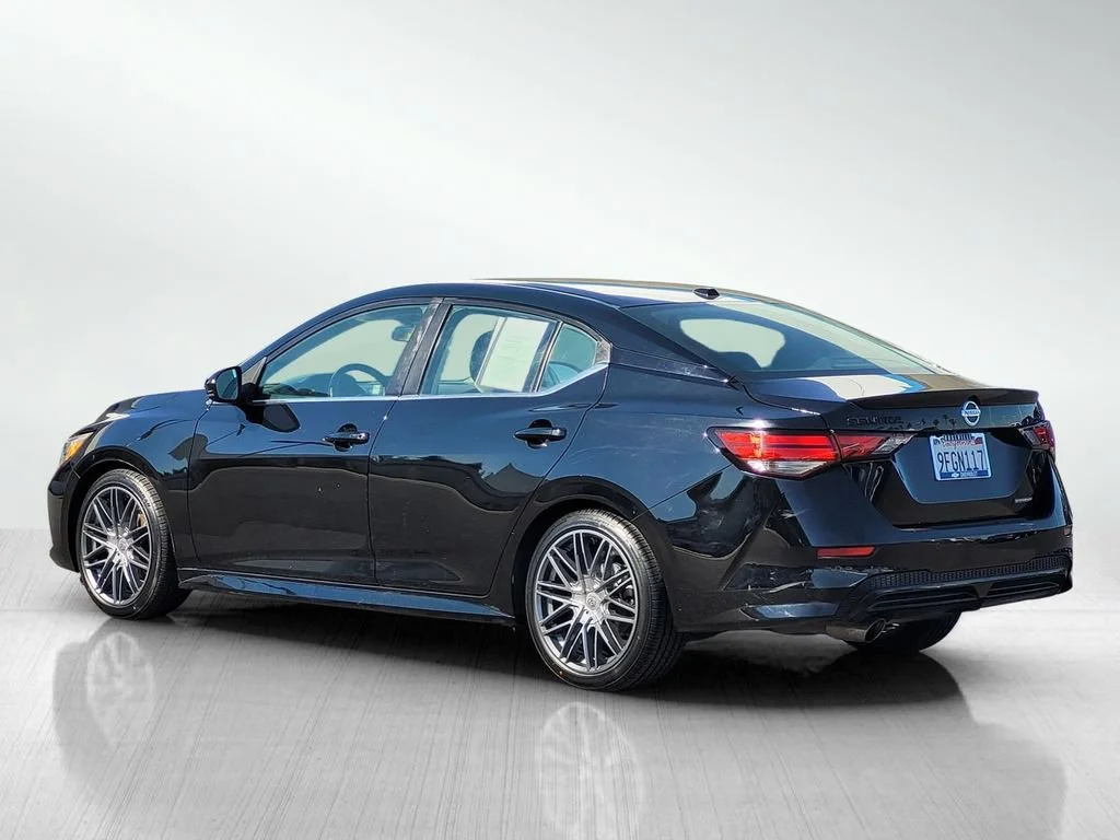 Used 2022 Black Nissan SR Xtronic CVT image 8