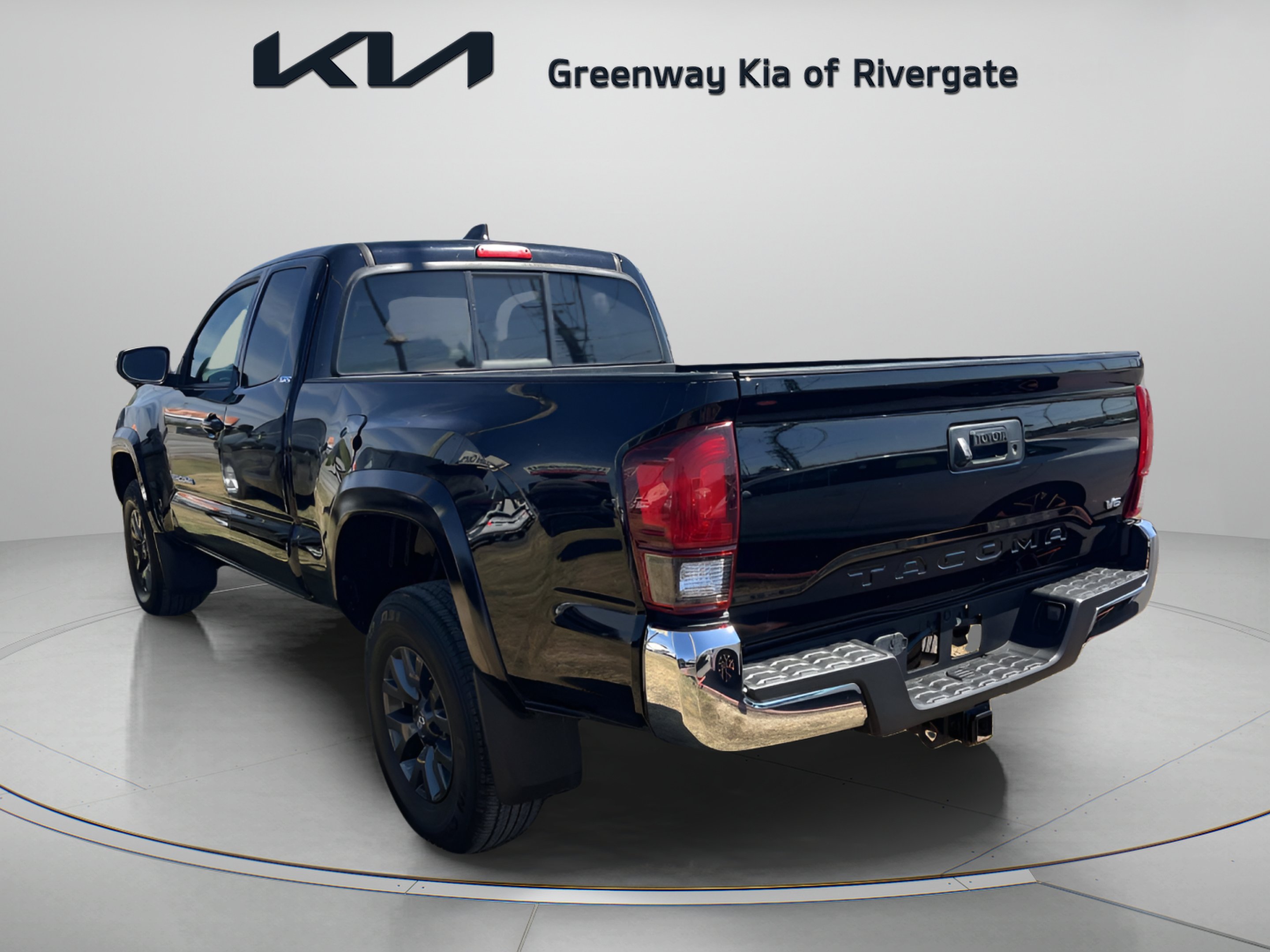 Used 2022 Midnight Black Metallic Toyota SR5 image 5