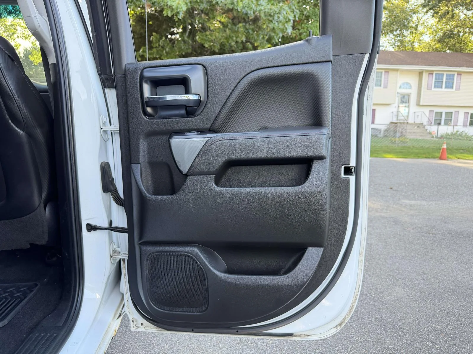Used 2014 White GMC SLT image 17