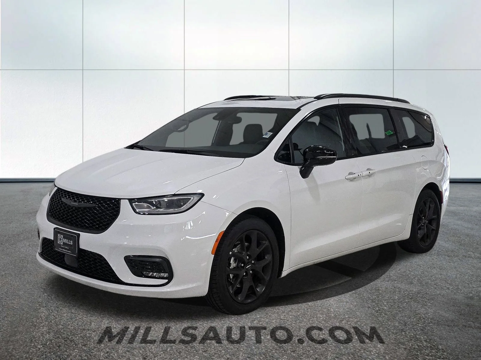 Used 2025 Chrysler Pacifica Limited with VIN 2C4RC1GG0SR516231 for sale in Willmar, Minnesota